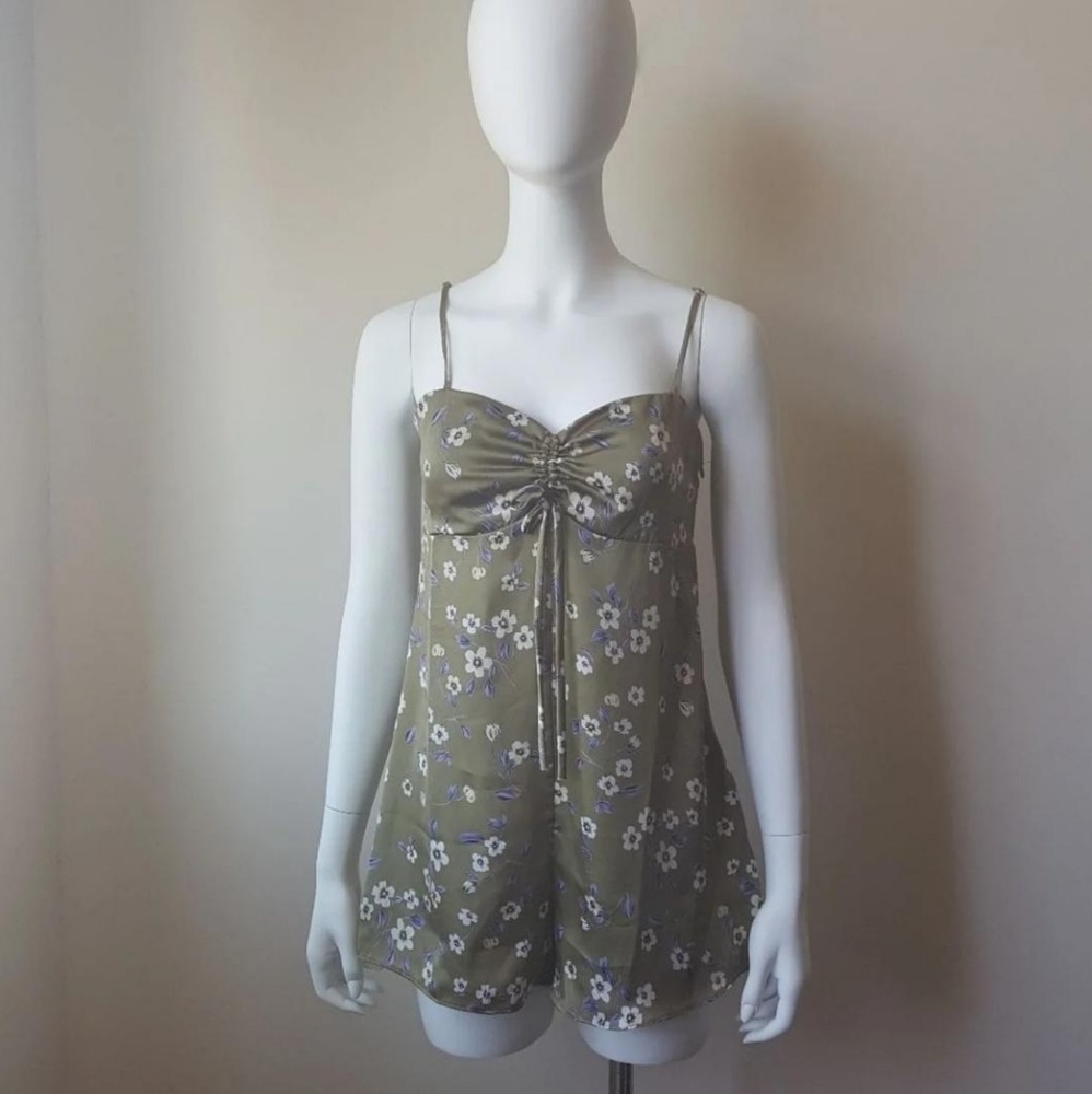 Urban Outfitters Romper. Size M